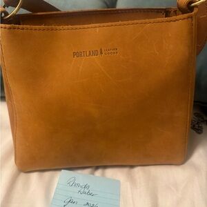 Portland Leather Triangle - Dakota